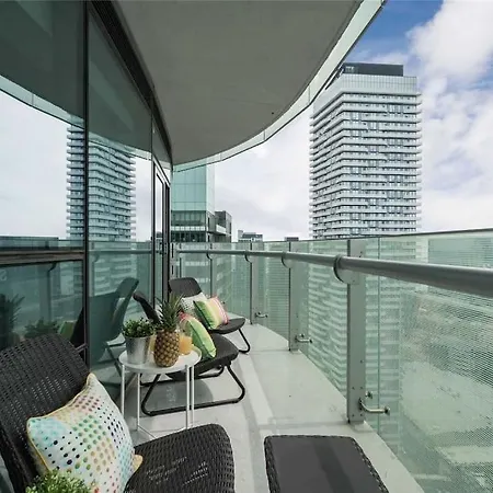 New Superior Lakeview Luxury 3-Bedroom Suite On High Floor